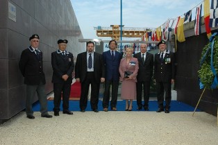 Foto ricordo con in Presidente ANMI Pescia Pier Angelo Salani, delegato regionale Pier Paolo Pellegrini, ass. provinciale Massa Carrara Pardini, Sindaco di Carrara Angelo Zubbani, madrina Signora Graziella Todaro, suo marito, Presidente ANMI Carrara Angelo Ragnoni.  